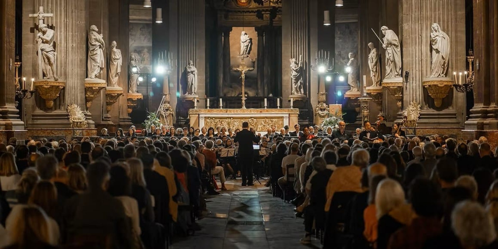 Grand Concert of Traditional Christmas Songs