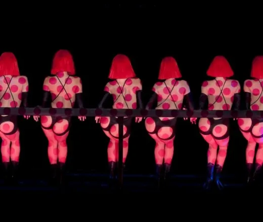 Völlig verrückte Show CRAZY HORSE PARIS