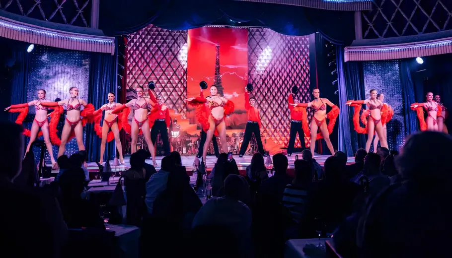 Dinner und Show im La Nouvelle Eve Cabaret